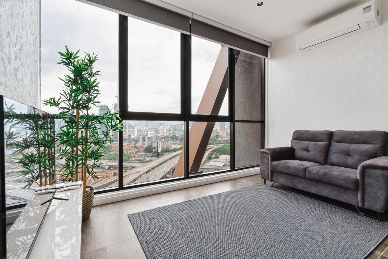 Scarletz Klcc Apartments By Soulasia Куала Лумпур Екстериор снимка