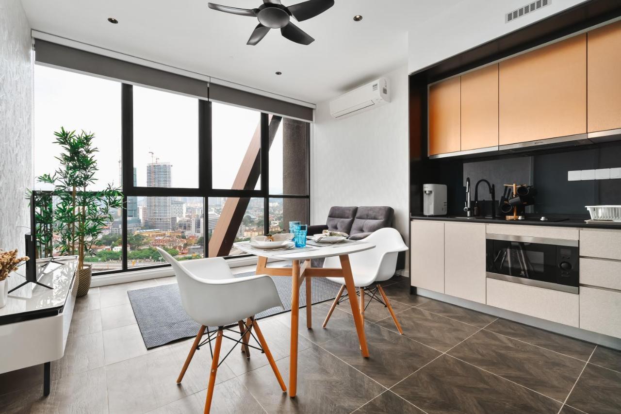 Scarletz Klcc Apartments By Soulasia Куала Лумпур Екстериор снимка