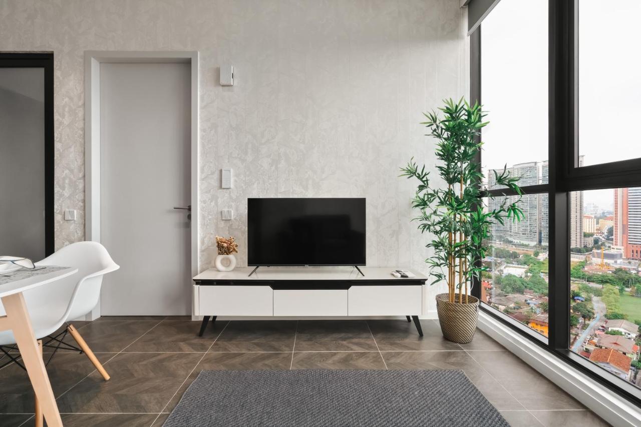 Scarletz Klcc Apartments By Soulasia Куала Лумпур Екстериор снимка
