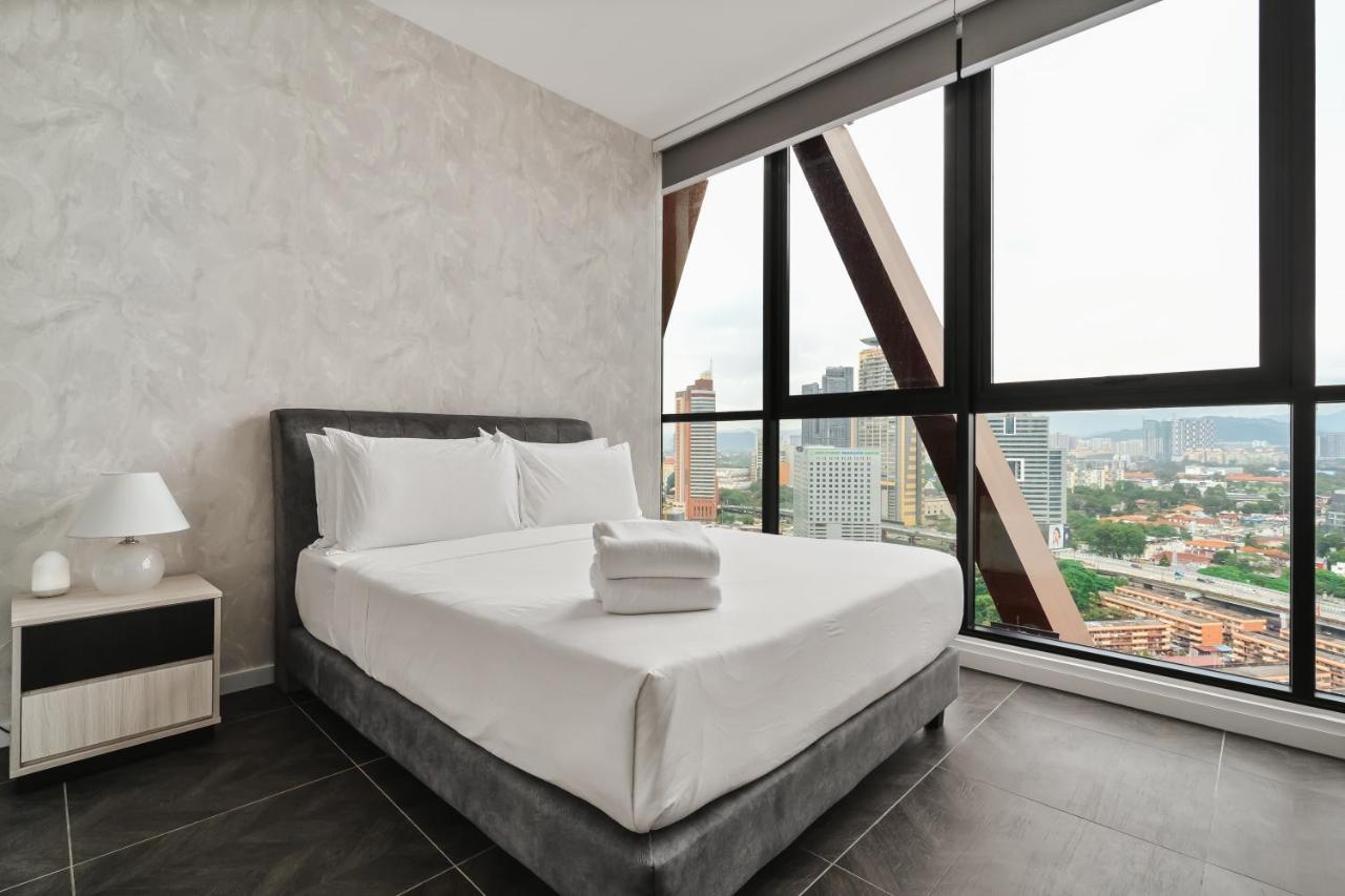 Scarletz Klcc Apartments By Soulasia Куала Лумпур Екстериор снимка