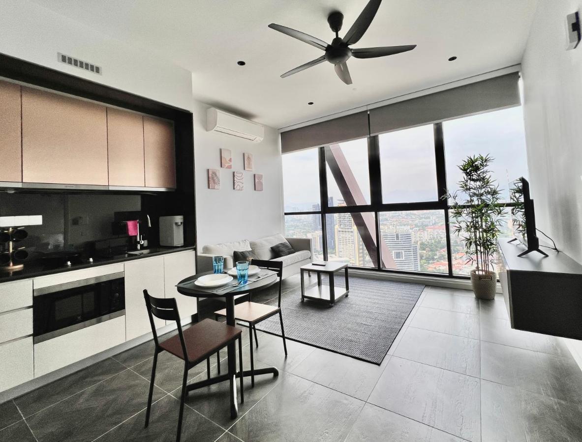 Scarletz Klcc Apartments By Soulasia Куала Лумпур Екстериор снимка