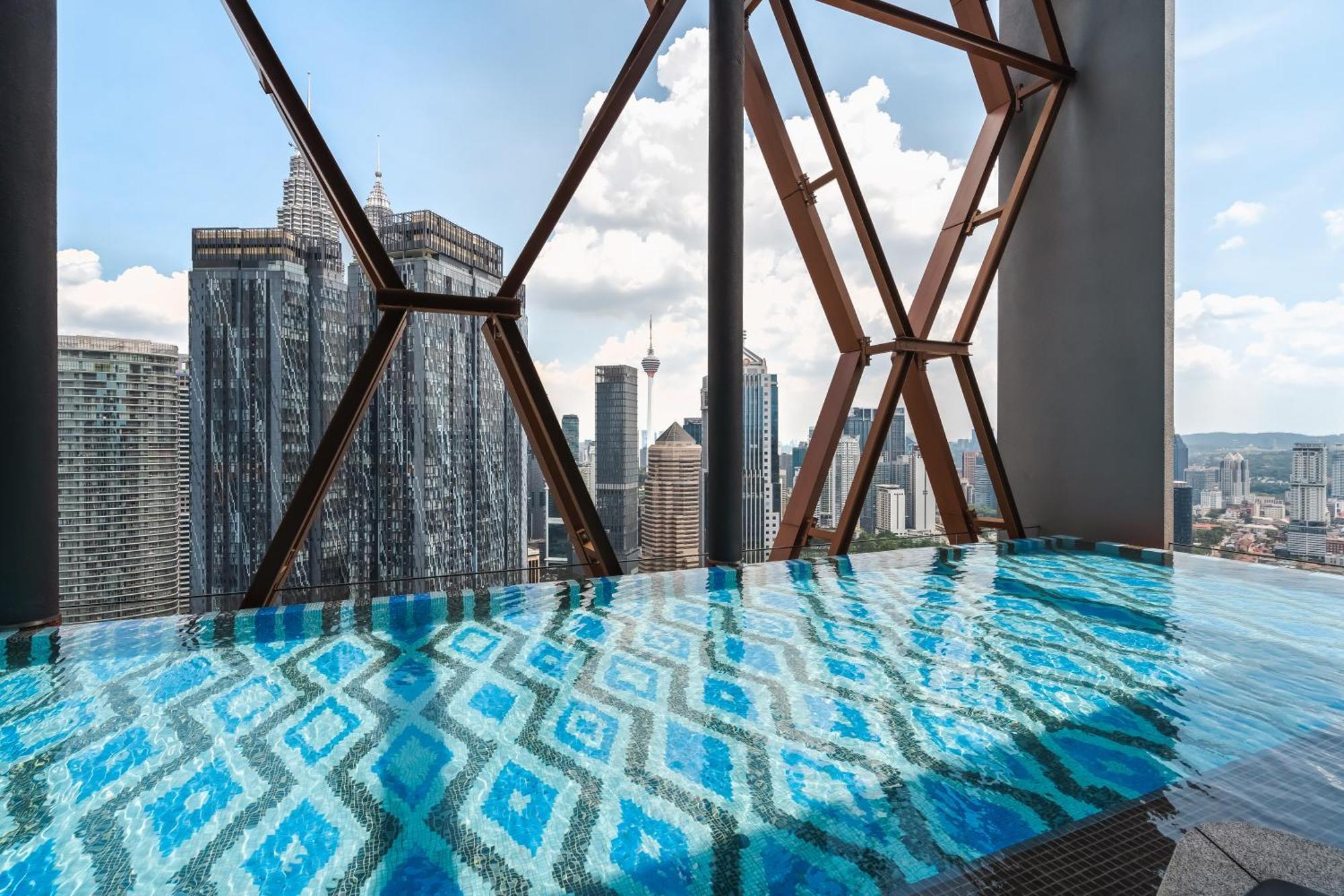 Scarletz Klcc Apartments By Soulasia Куала Лумпур Екстериор снимка